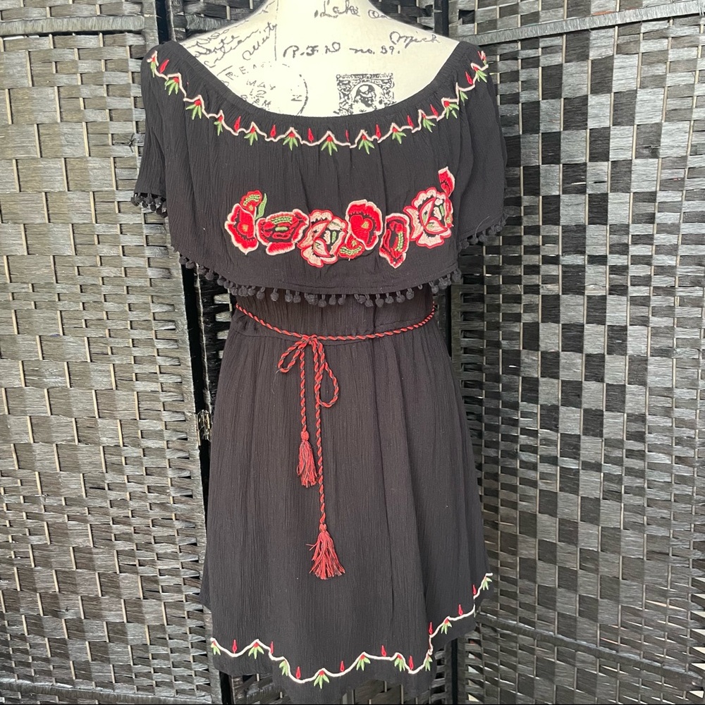 Dizzy Lizzy Black Embroidered Dress Sz M